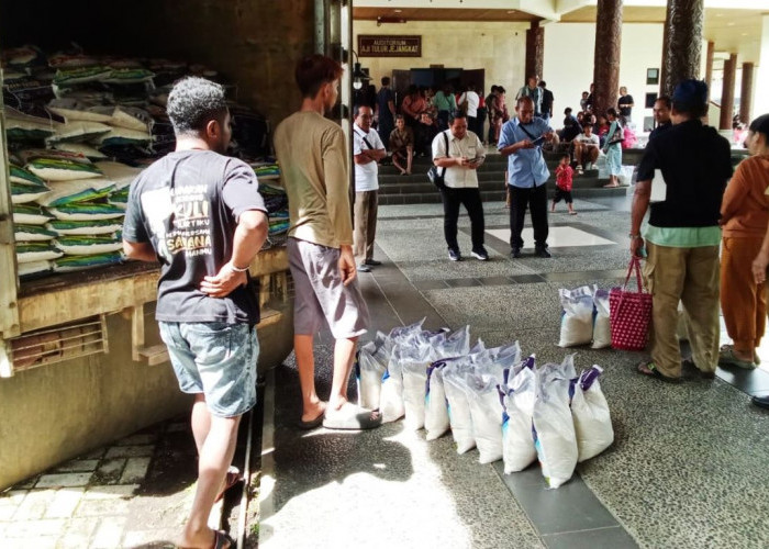 7.107 Warga Kurang Mampu Terima Bantuan Beras dari Pemkab Kutai Barat