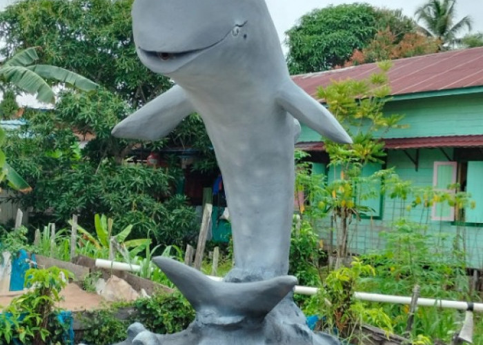 Patung Pesut di Muara Muntai Cuma Modal Rp 350 Ribu, Joko Si Pembuat: Saya Bukan Seniman, Cuma Buat Saja