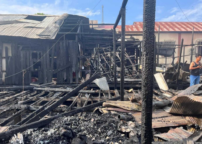 Korsleting Listrik Diduga Picu Kebakaran di Sepaso, Korban Alami Kerugian Capai Rp200 Juta