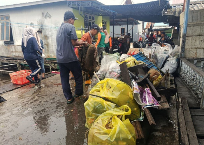 2,5 Jam Bersih-Bersih, Sampah 1,8 Ton Diangkut dari Permukiman Warga Pesisir Bontang