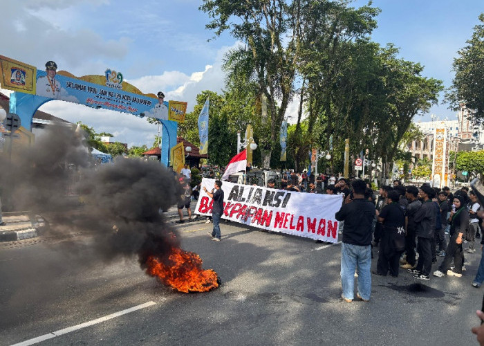 Kritik Persoalan Pembangunan Kota, Aliansi Balikpapan Melawan Orasi di Depan Kantor Wali Kota