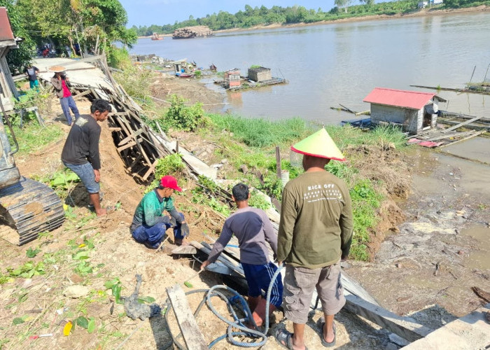 Jalan Penghubung Desa Batuq Kembali Longsor, Akses Dialihkan Lewat Jalur Darat