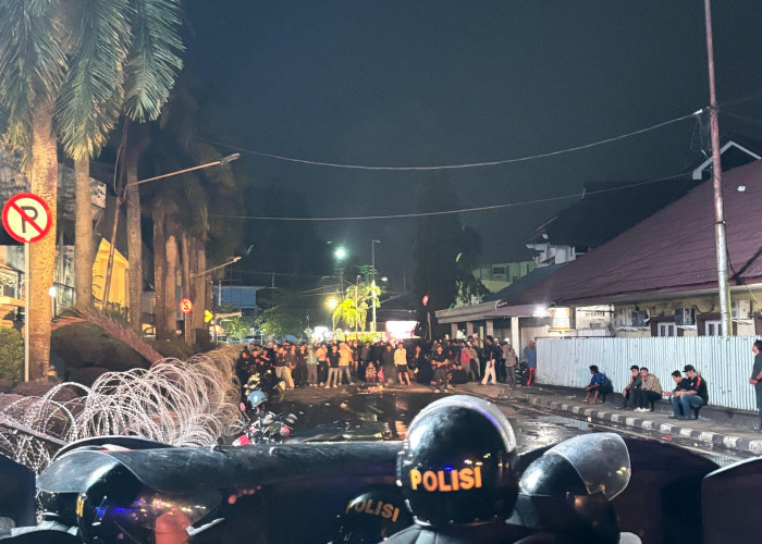 Jam Aksi Sudah Habis, Para Demontrsan Dipaksa Mundur oleh Aparat