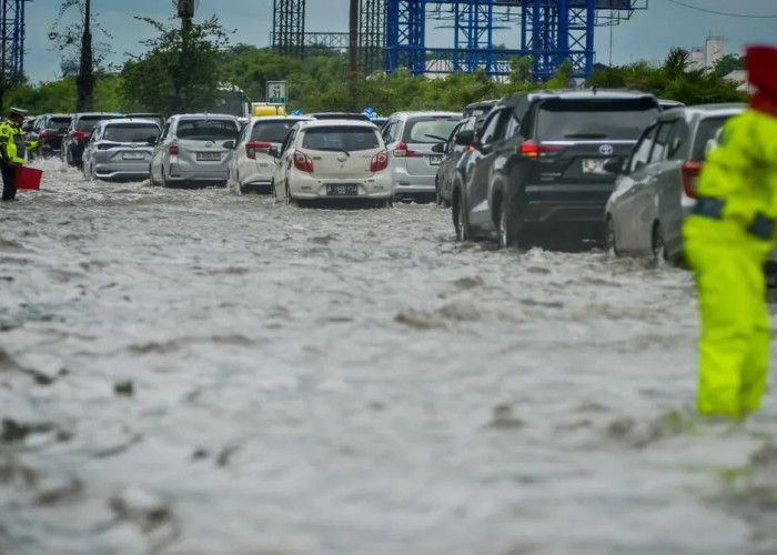 2.038 Jiwa Mengungsi akibat Banjir, Pemprov DKI Jakarta Pertimbangkan Rekayasa Cuaca