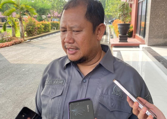 DPRD Kukar Soroti Kerusakan Pondasi Taman Musik, Kualitas Pekerjaan Dipertanyakan