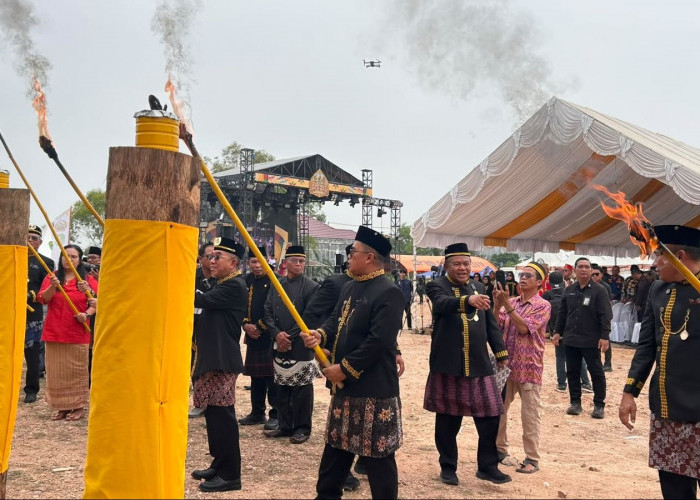 Erau Adat Pelas Benua Kutim Resmi Dibuka, Bupati Tekankan Pelestarian Budaya dan Alam