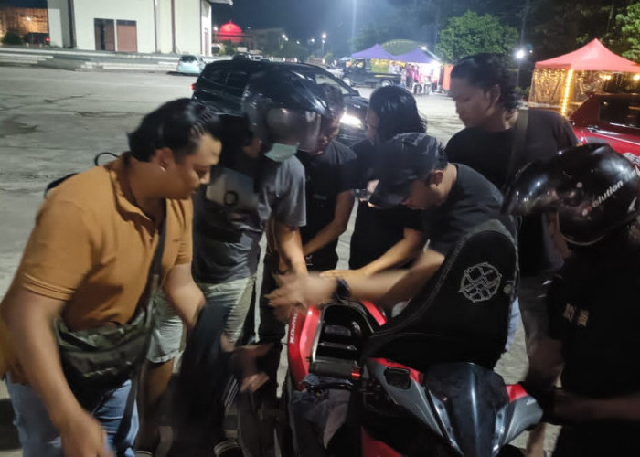 Motor Pria Ini Dibawa Kabur Temannya saat Mampir ke Warung