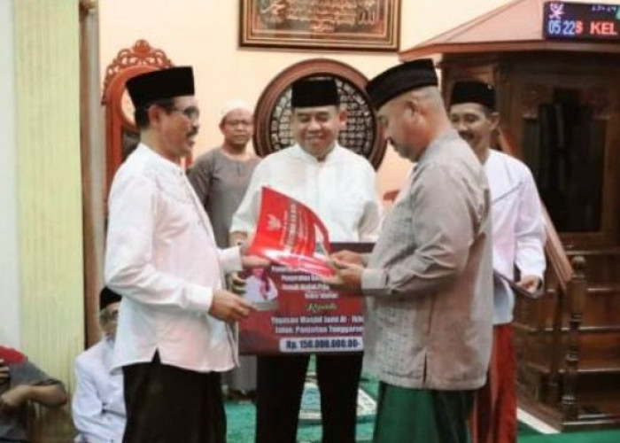 Edi Damansyah Salurkan Dana Hibah Rp 150 Juta untuk Masjid Al Ikhlas Kecamatan Tenggarong