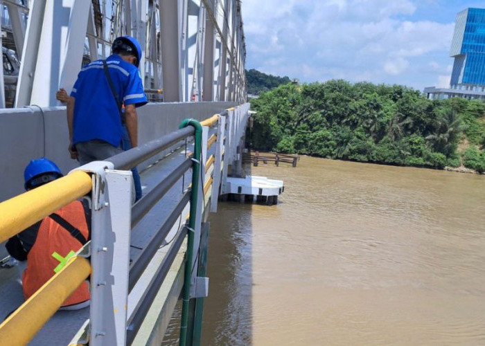Cegah Tongkang Hantam Pilar Jembatan Mahakam, Pelindo Pasang Alat Ini untuk Jaga-Jaga