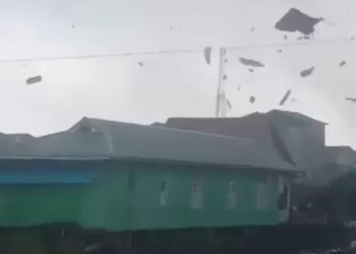 Angin Puting Beliung Terjang Pemukiman Warga di Tanjung Aru