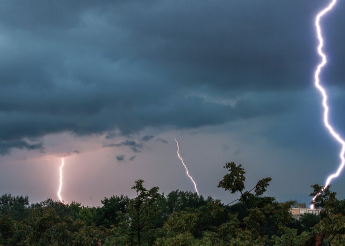 Ramalan Cuaca Kaltim dan IKN, 19 Maret 2026, Waspada Hujan Petir!