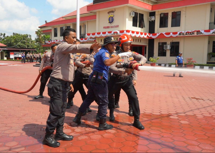 Siaga Hadapi Karhutla, Tim Samapta Polres Bontang Latihan Penanggulangan Bencana Kebakaran