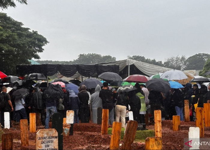 Pemakaman Vidi Aldiano Diwarnai Hujan, Nuansa Warna Biru Jadi Simbol Kenangan