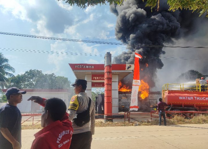 Diduga Korsleting Listrik Sebabkan SPBU di Muara Kaman Hangus Terbakar