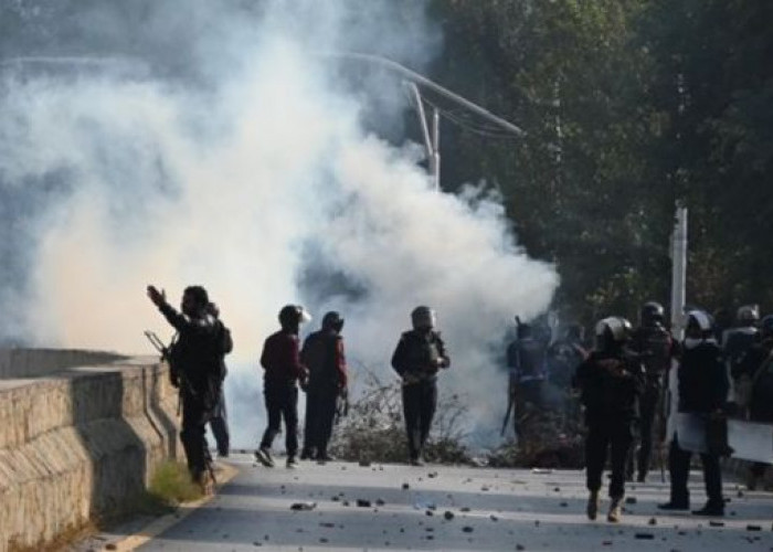 9 Pengunjuk Rasa Tewas Tertembak dalam Protes Pembunuhan Ali Khamenei di Konsulat AS Karachi