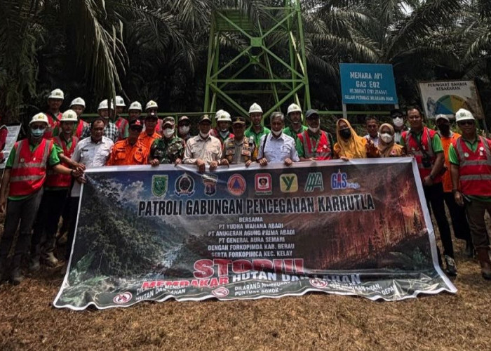 Bantu Padamkan Api di Luar Konsesi, PT YWA Tunjukkan Komitmen Jaga Berau dari Karhutla