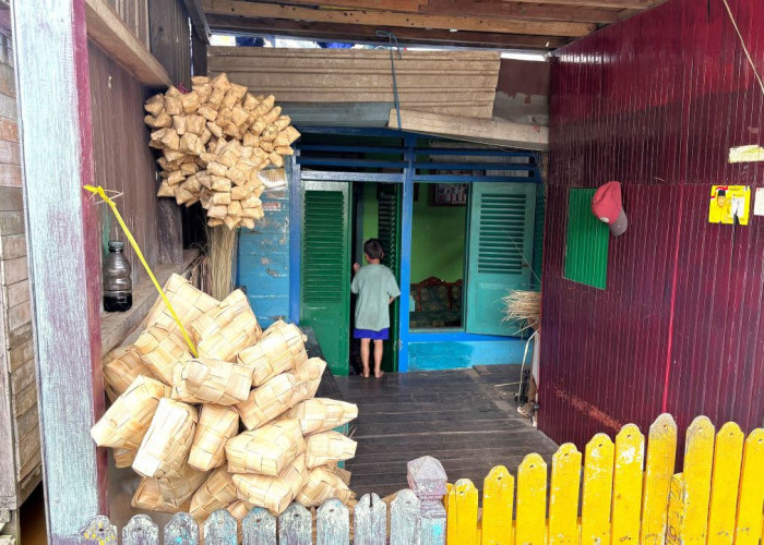 Kampung Ketupat Samarinda, Tradisi Betolongan Etam dan Peluang Ekonomi di Tepian Mahakam