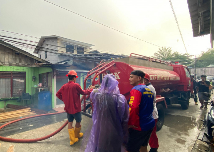 Gudang Penyimpanan BBM Bekas Kantor Bappeda Kaltim Terbakar, 1 Orang Mengalami Luka