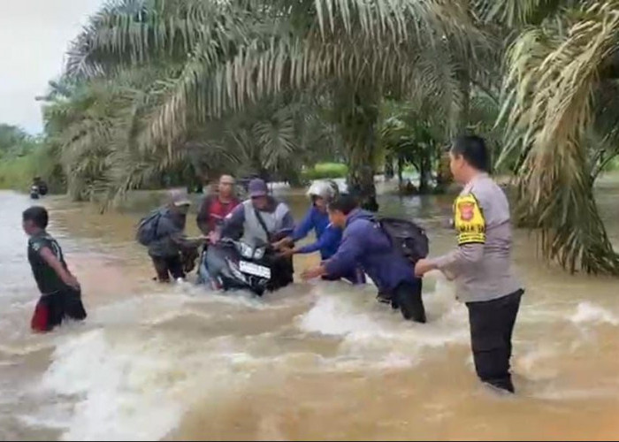 Waspadai Luapan Sungai, Polsek Muara Ancalong Siaga Pantau Debit Air