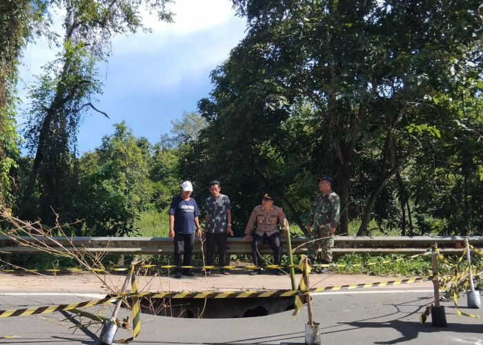 Pengendara Wajib Waspada! Ruas Jalan Nasional di Kota Bangun Ambles