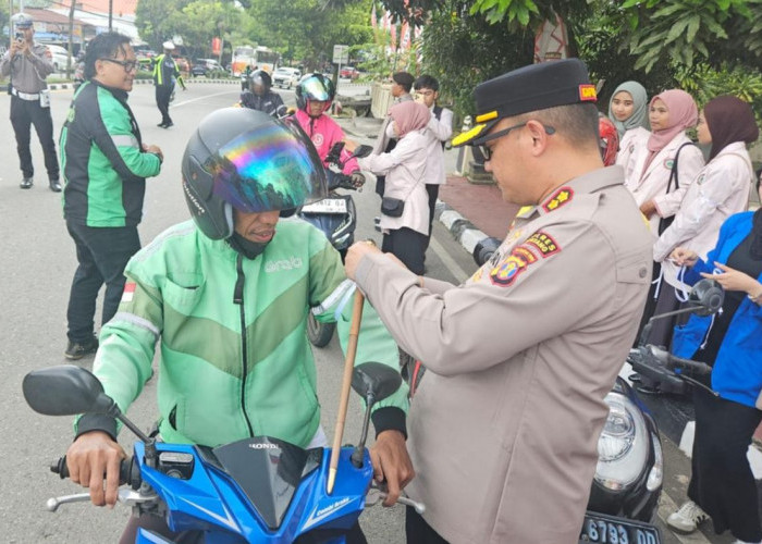 Tak Demo, Driver Ojol di Bontang Pakai Pita Putih dan Gelar Doa Bersama untuk Almarhum Affan Kurniawan