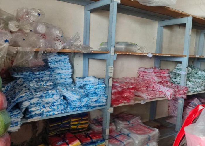 Harga Plastik di Tenggarong Melonjak hingga 40 Persen, Pedagang Keluhkan Meningkatnya Biaya Operasional