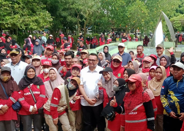 Bupati Kukar Pastikan Petugas Kebersihan Lansia Tetap Dipertahankan, Pemkab Cari Dasar Hukumnya