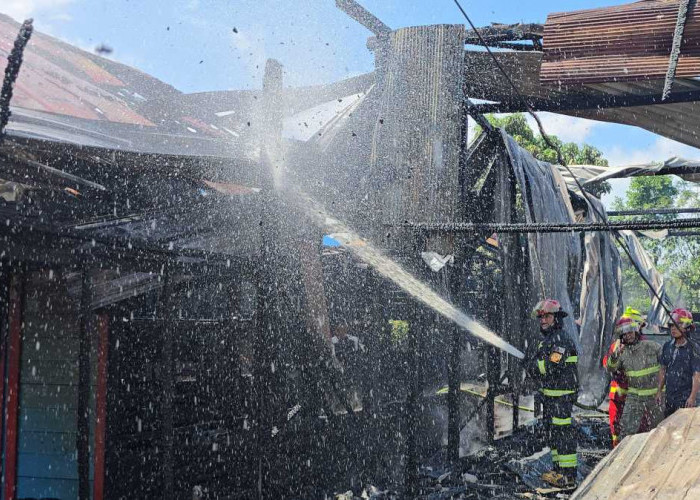 Enam Bangunan di Jalan Marsma Iswahyudi Berau Hangus Dilalap Si Jago Merah
