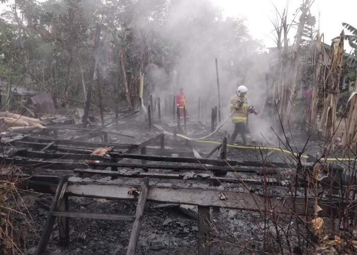 Kebakaran Dini Hari Terjadi di Dusun Skiet, 2 Rumah Warga Ludes