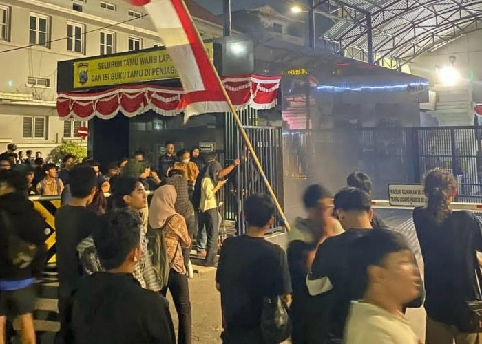 KontraS Surabaya Masih Telusuri Alasan Penangkapan Massa Aksi #IndonesiaSekarat oleh Aparat 