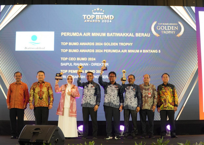 Tiga Kali Dapatkan Predikat Bintang Lima Perumda Batiwakkal Raih Golden Trophy