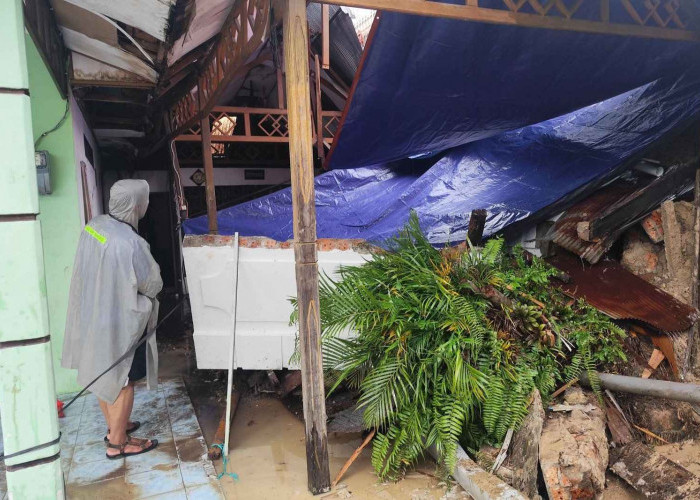 2 Rumah Warga Terdampak Longsor di Balikpapan, Tanda Bahaya Muncul Sejak Pagi