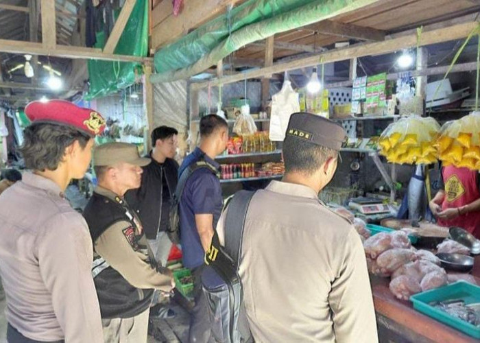 Sikapi Informasi Kenaikan Harga Bapokting, Bupati Mahulu Sidak Langsung ke Pasar
