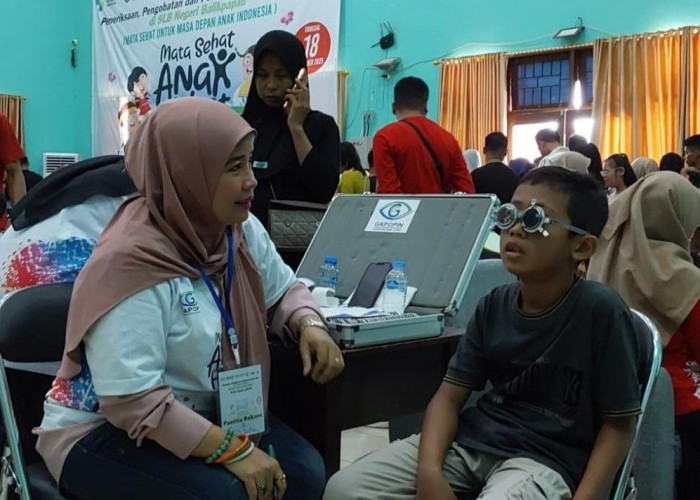 Hari Penglihatan Sedunia, Gapopin Kaltim-Kaltara Bagikan Ratusan Kacamata Gratis di Balikpapan