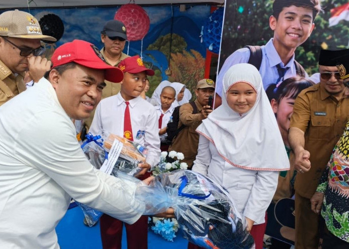 Launching Pembagian Seragam Sekolah Gratis, Pemkab Kukar Targetkan 30 ribu Siswa Penerima