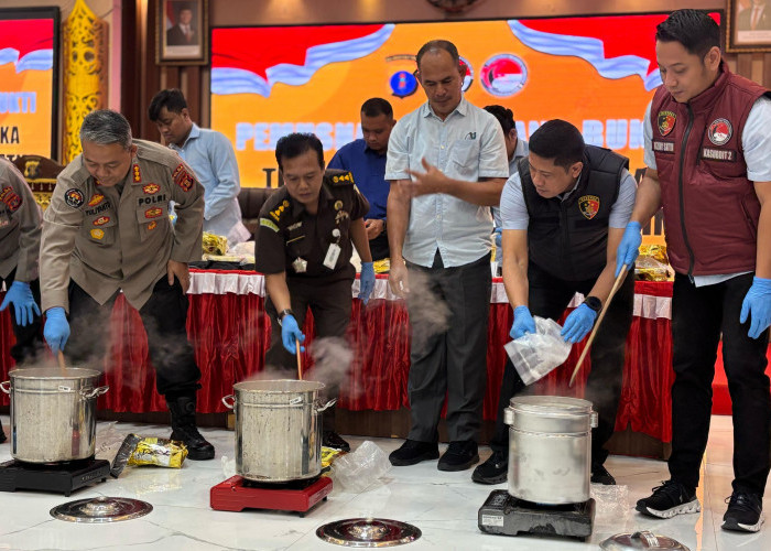 32 Kilogram Sabu Dibuang ke Toilet, Sebelum Dimusnahkan Diuji di Depan Para Tersangka