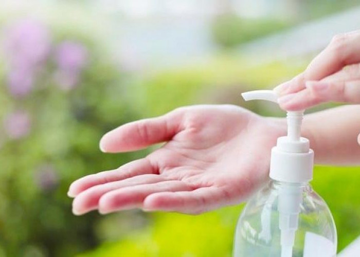 Terlalu Sering Pakai Hand Sanitizer Bisa Picu Eksim Tangan, Dokter Kulit Beri Peringatan