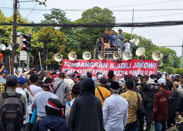 Gedung KPU RI Kembali Digeruduk Massa, Ribuan Personel Polisi Disiagakan untuk Amankan Jalannya Aksi