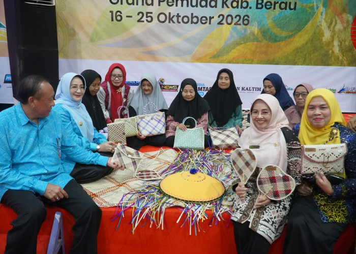 Bupati Sri Juniarsih Minta Anyaman Khas Berau Dikenal Hingga Kancah Nasional 