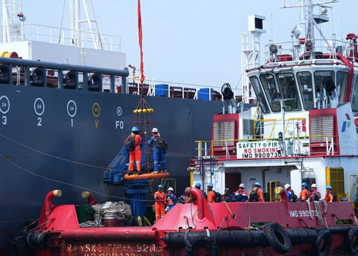 Impor Bensin Masih 23 Juta KL, Bahlil Wajibkan E20 pada 2028