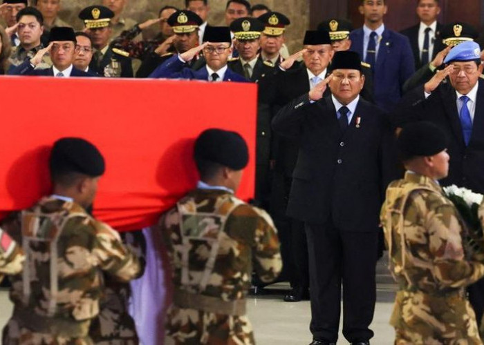 Presiden Prabowo Subianto Pimpin Penghormatan Militer untuk 3 Prajurit TNI yang Gugur di Lebanon