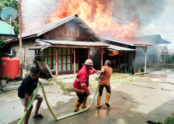 Dua Rumah Kayu di Tanjung Isuy Tinggal Arang, Polisi Dalami Penyebab Kebakaran
