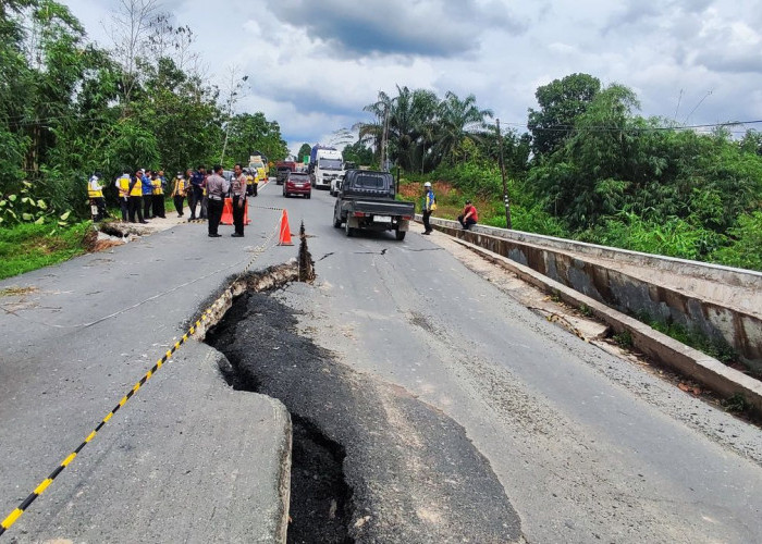 Ruas Jalan Nasional Semoi Dua – Km 38 Samboja Amblas, BBPJN Kaltim Lakukan Penanganan Cepat  