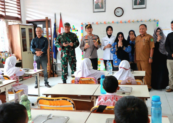 Program MBG: 1.400 Porsi Makanan Dibagikan untuk Tiga Sekolah di Tenggarong