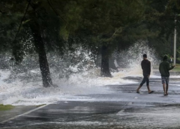 BMKG: Waspadai Pasang Air Laut Setinggi 2,9 Meter di Pesisir Kaltim