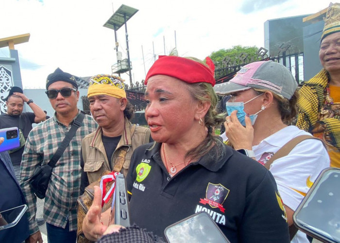 Turut Aksi di DPRD Kaltim, Lembaga Adat Dayak Desak Dewan Laksanakan Fungsi Pengawasan Secara Total