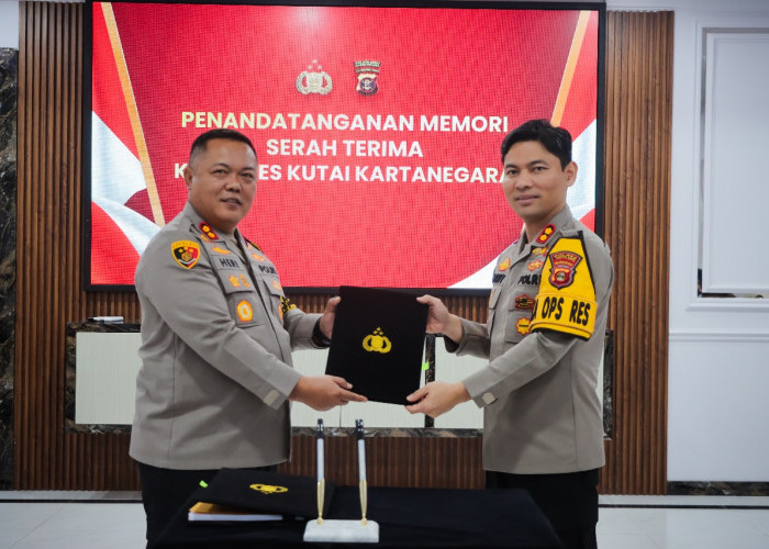 Polres Kutai Kartanegara Gelar Welcome And Farewell Parade Kapolres Baru