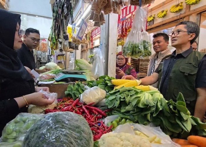 Cuaca dan Biaya Distribusi Picu Kenaikan Harga Sayuran di Pasar Klandasan Balikpapan