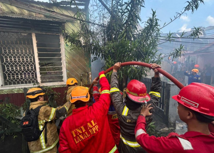 Empat Rumah Hangus dan 25 Warga Terdampak Kebakaran di Karang Jati Balikpapan