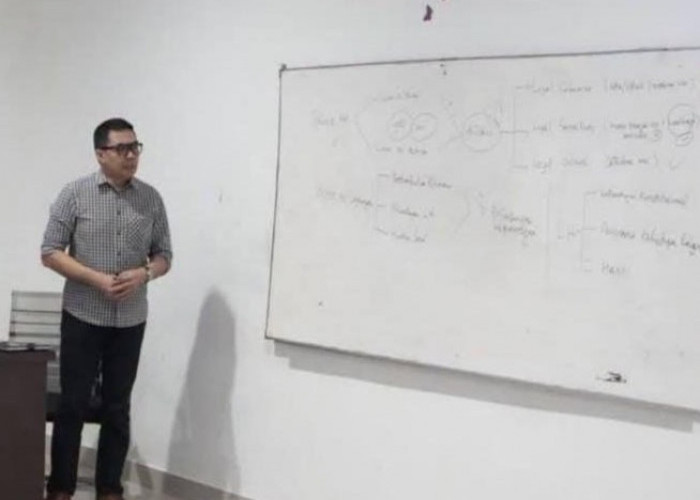 Di Tengah Kesibukan Pimpin Kota, Andi Harun Tetap Sempatkan Mengajar di Kampus